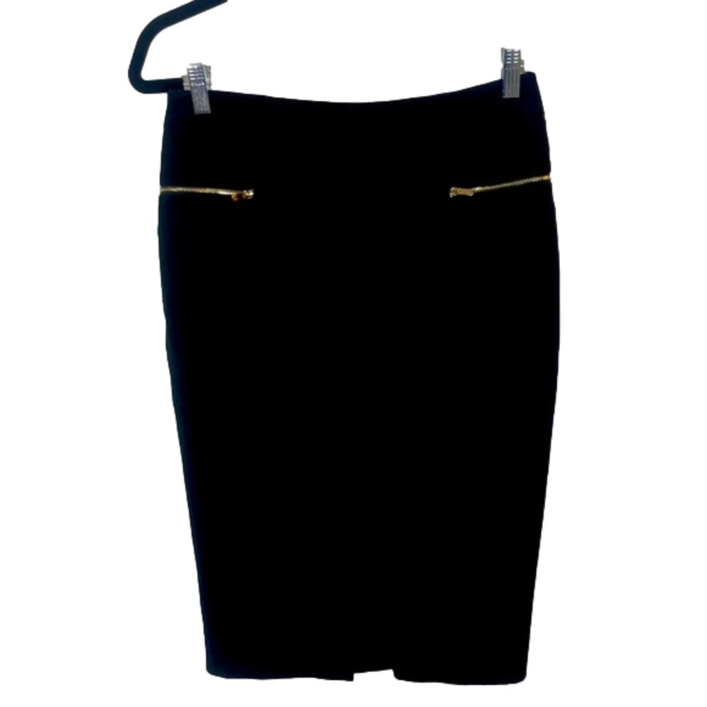 𝅺H &M black pencil skirt, size 8, like new!